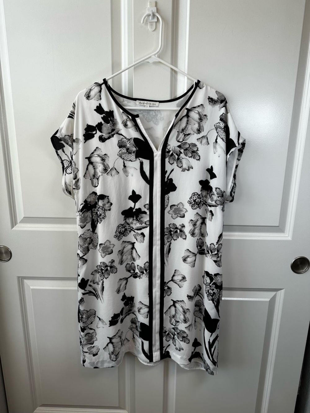 Daniel Rainn Woman’s Sz. L White/Black Floral Print Lined Midi Slip Dress EUC